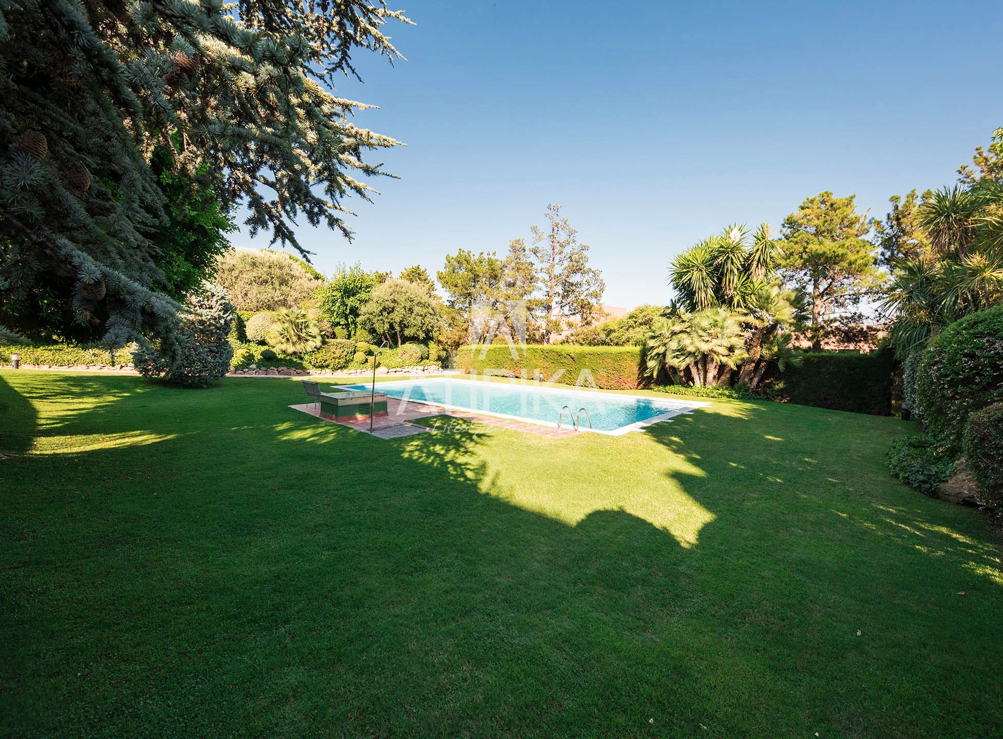 Garden of House or chalet for sale in  Barcelona Capital  with Air Conditioner, Heating and Community pool