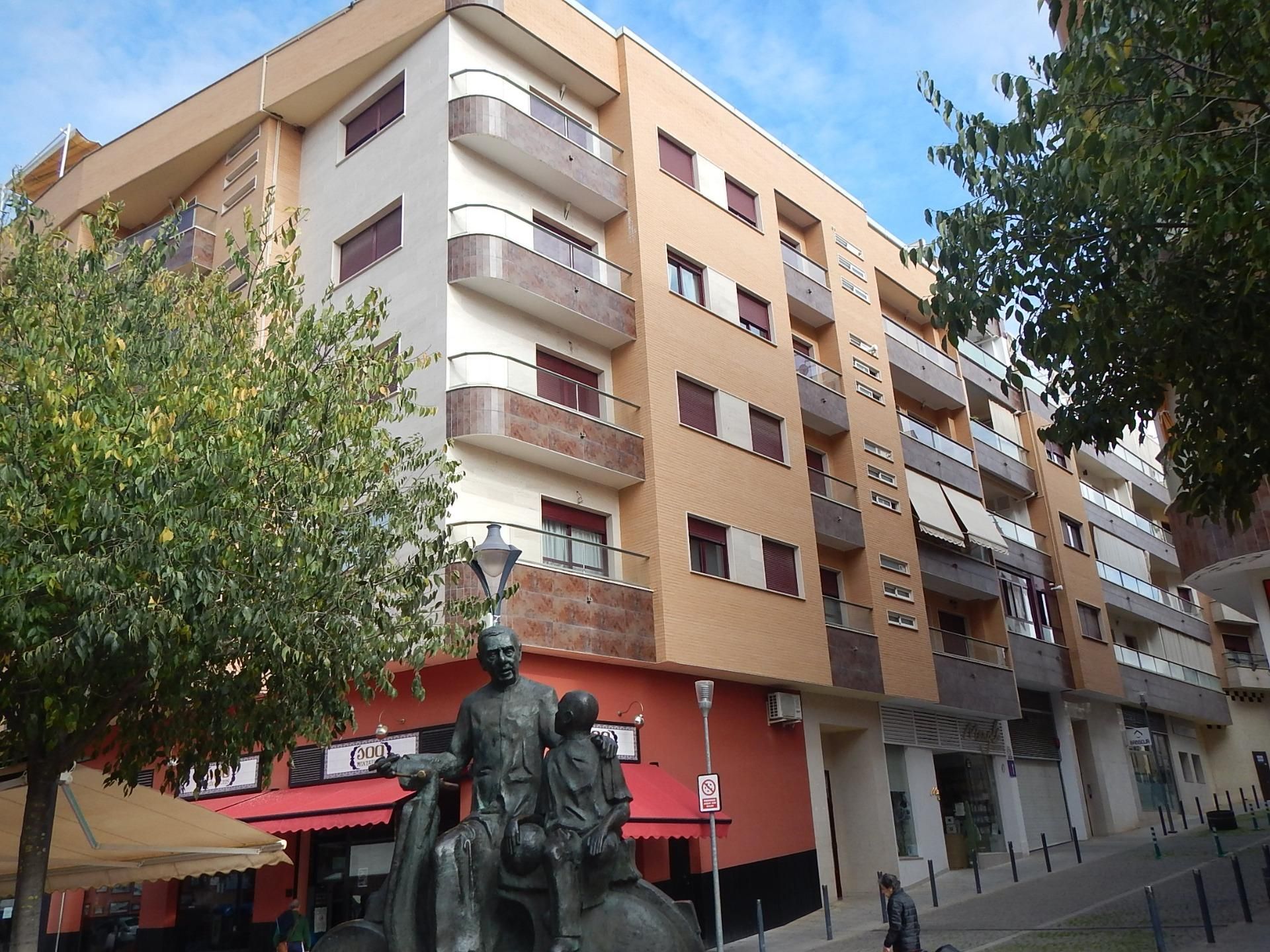 Vista exterior de Piso en venta en Almendralejo con Jardín privado, Terraza y Balcón