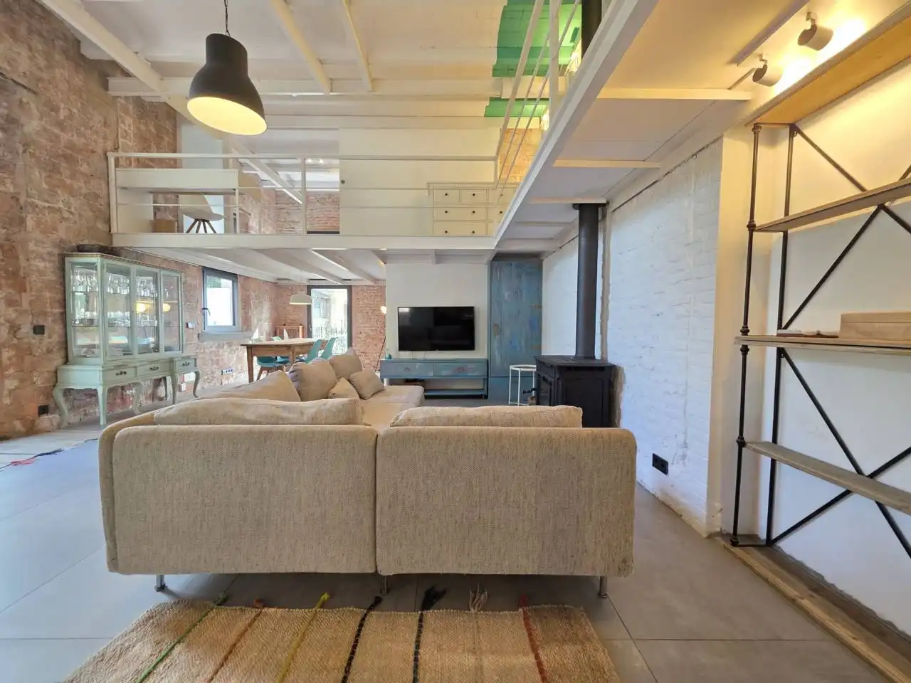 Sala d'estar de Dúplex en venda en Barcelona amb Aire condicionat, Calefacció i Moblat