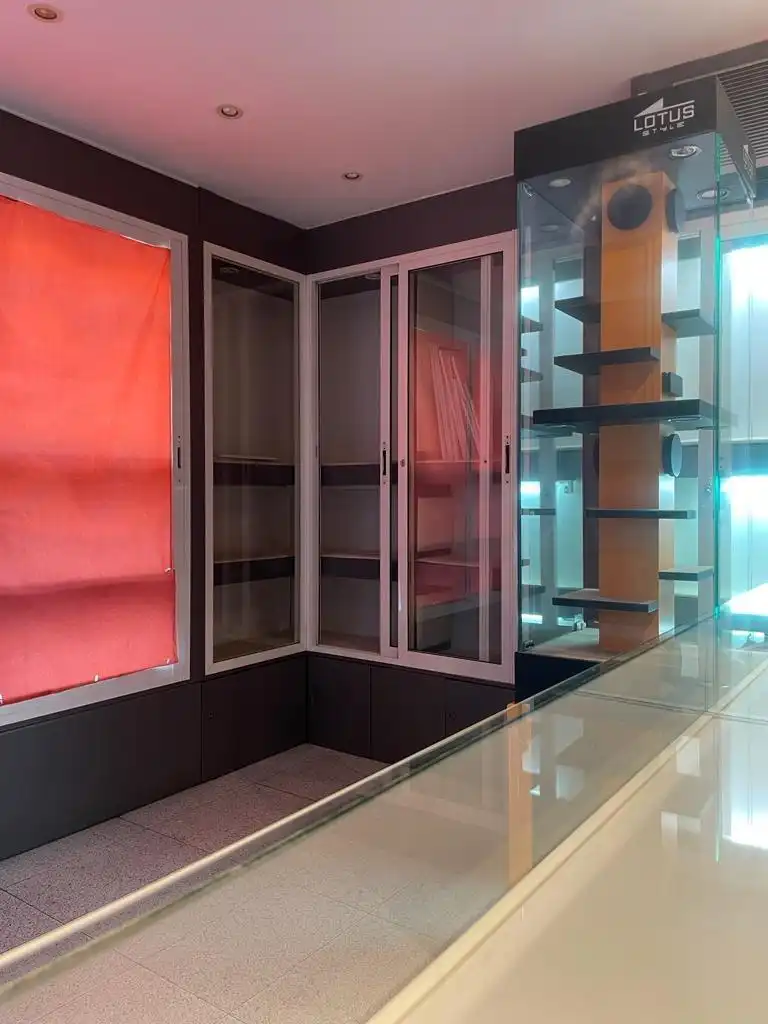Local en venta en Cornellà de Llobregat