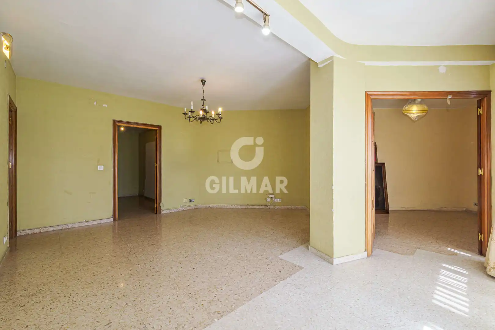 Piso en venta en Sevilla con Calefacción y Jardín privado