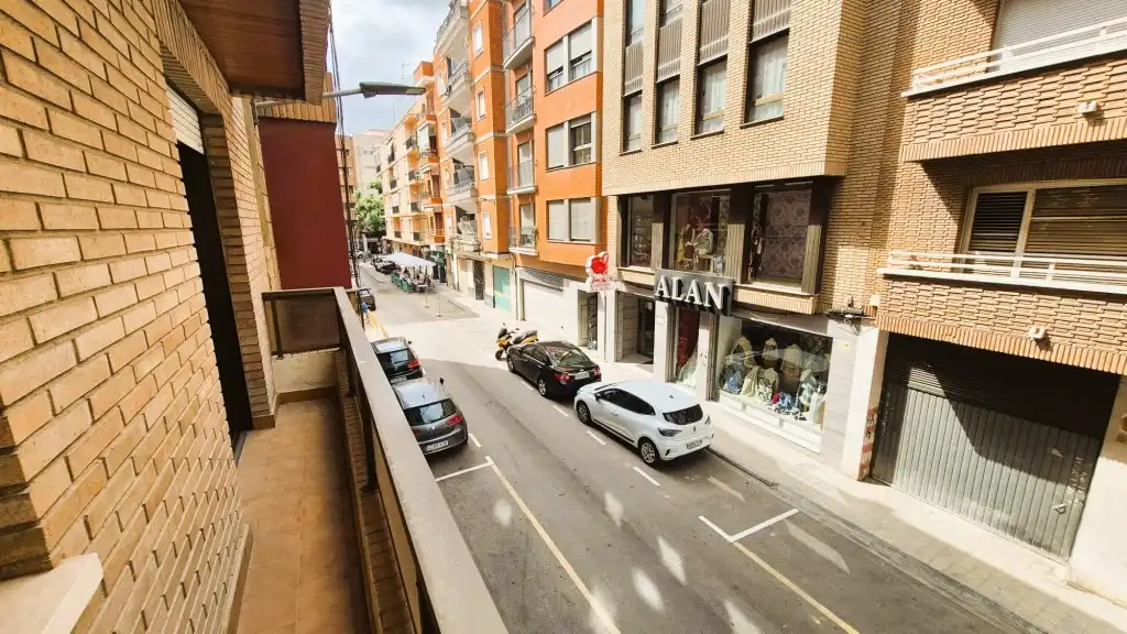 Vista exterior de Piso en venta en Torrent con Balcón