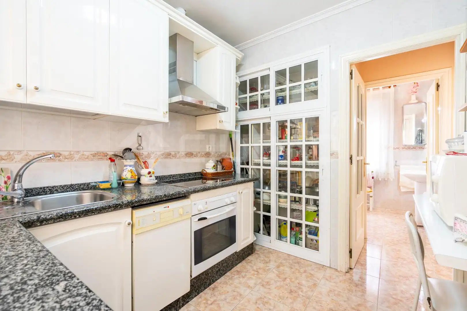 Kitchen of Flat for sale in Sevilla  with Air Conditioner, Storage room and Balcony