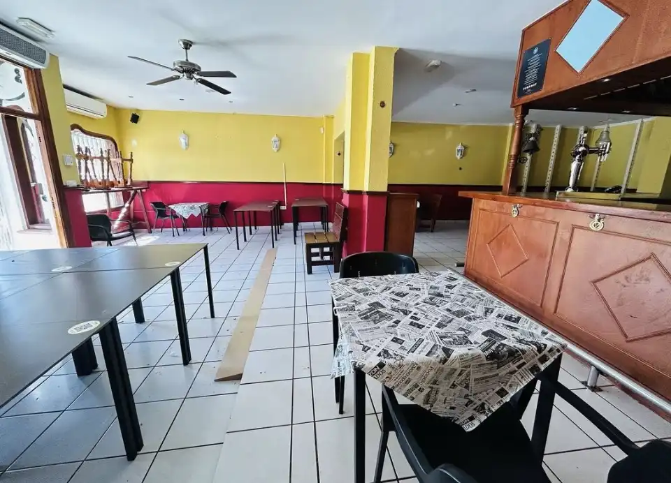 Geschaftsraum zum Verkauf in Dénia mit Klimaanlage, Terrasse und Möbliert
