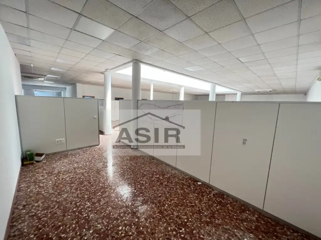 Industrial buildings for rent in Favara