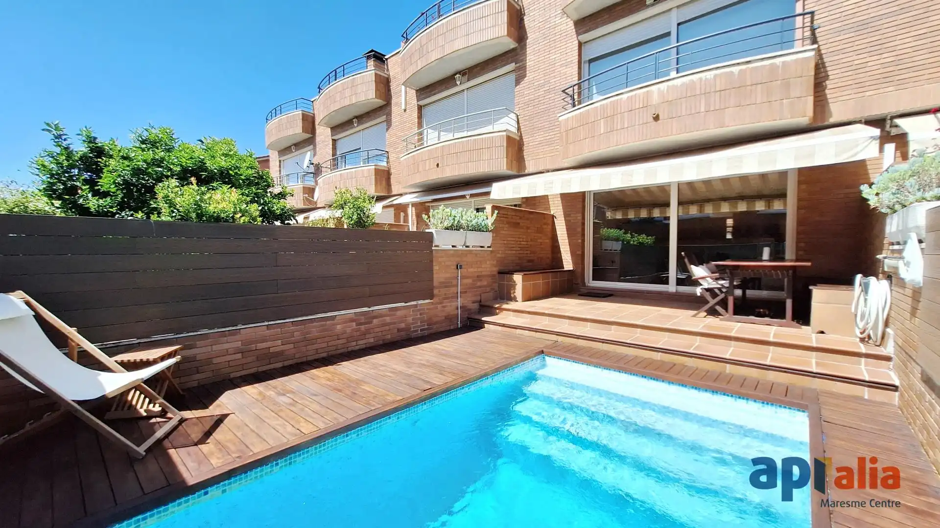 Piscina de Casa adosada en venda en Vilassar de Mar amb Aire condicionat, Calefacció i Jardí privat