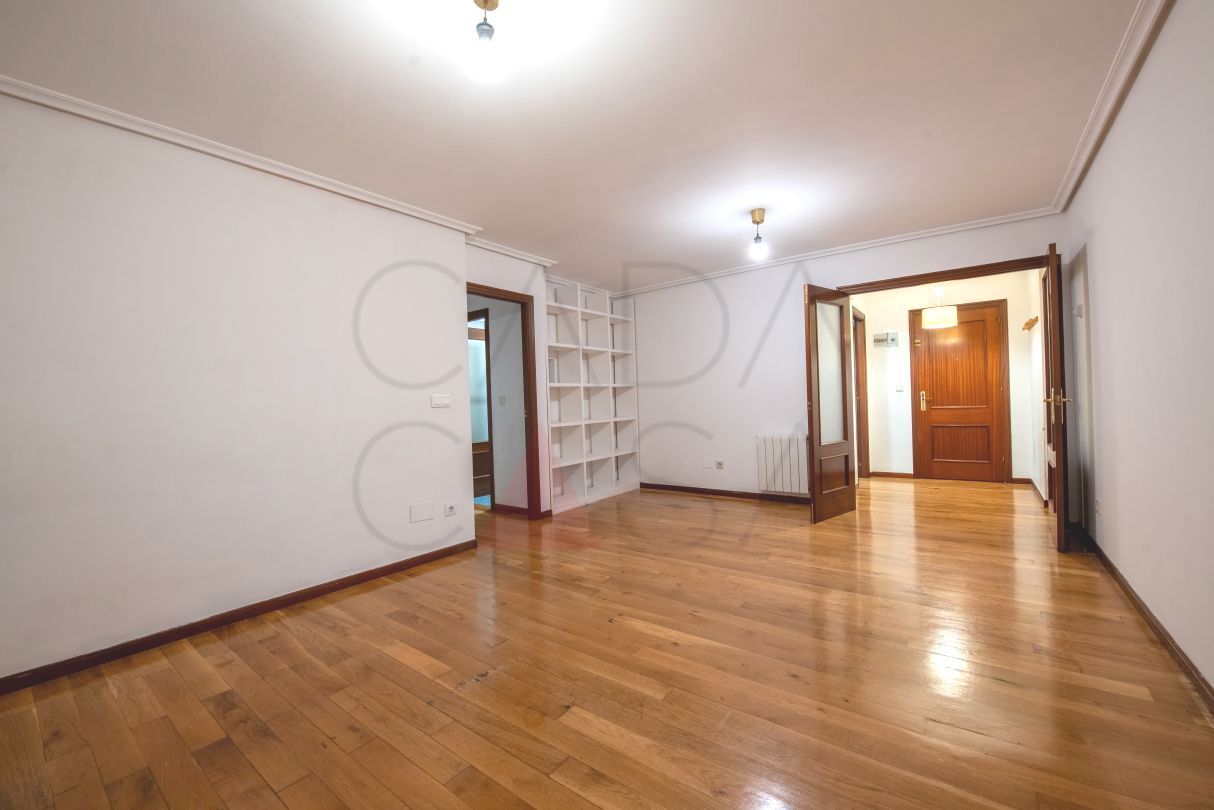 Sala d'estar de Pis en venda en El Astillero   amb Calefacció i Terrassa
