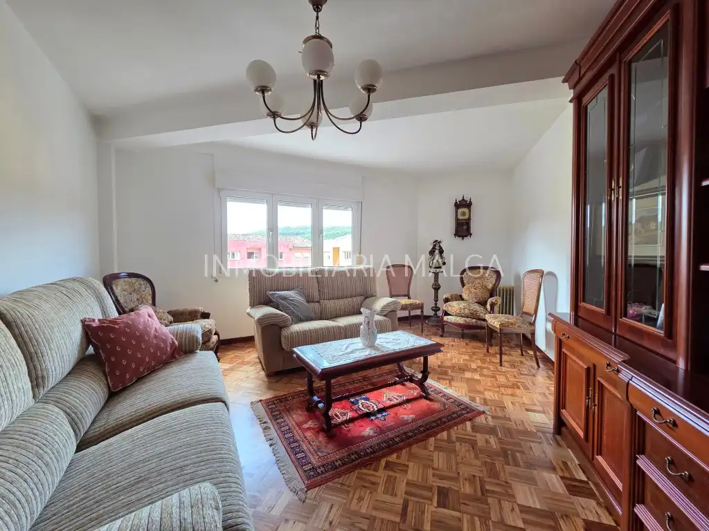 Sala de estar de Piso en venta en Colunga con Parquet y Amueblado
