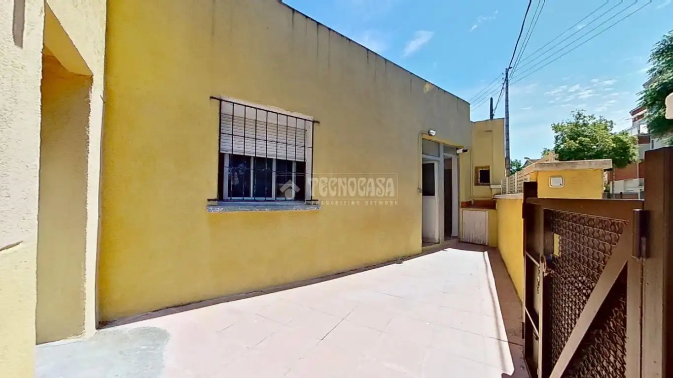Vista exterior de Casa o chalet en venta en Cerdanyola del Vallès con Terraza