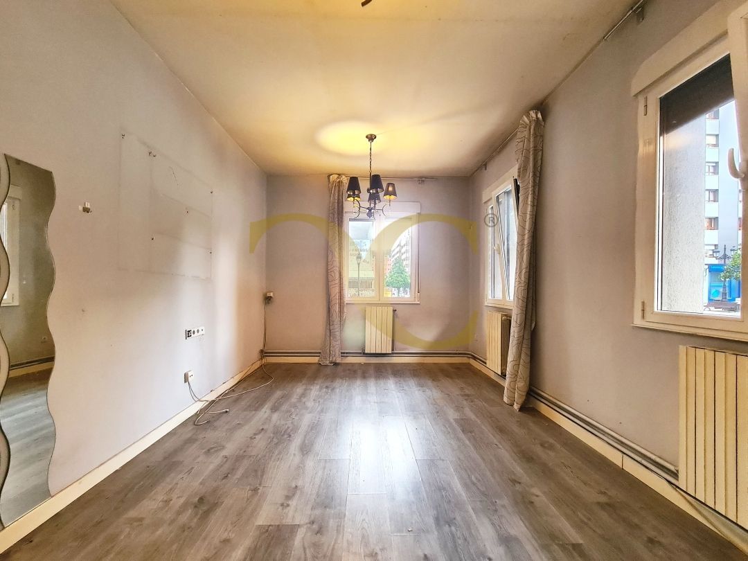 Habitación de Piso en venta en Oviedo  con Calefacción, Parquet y Trastero