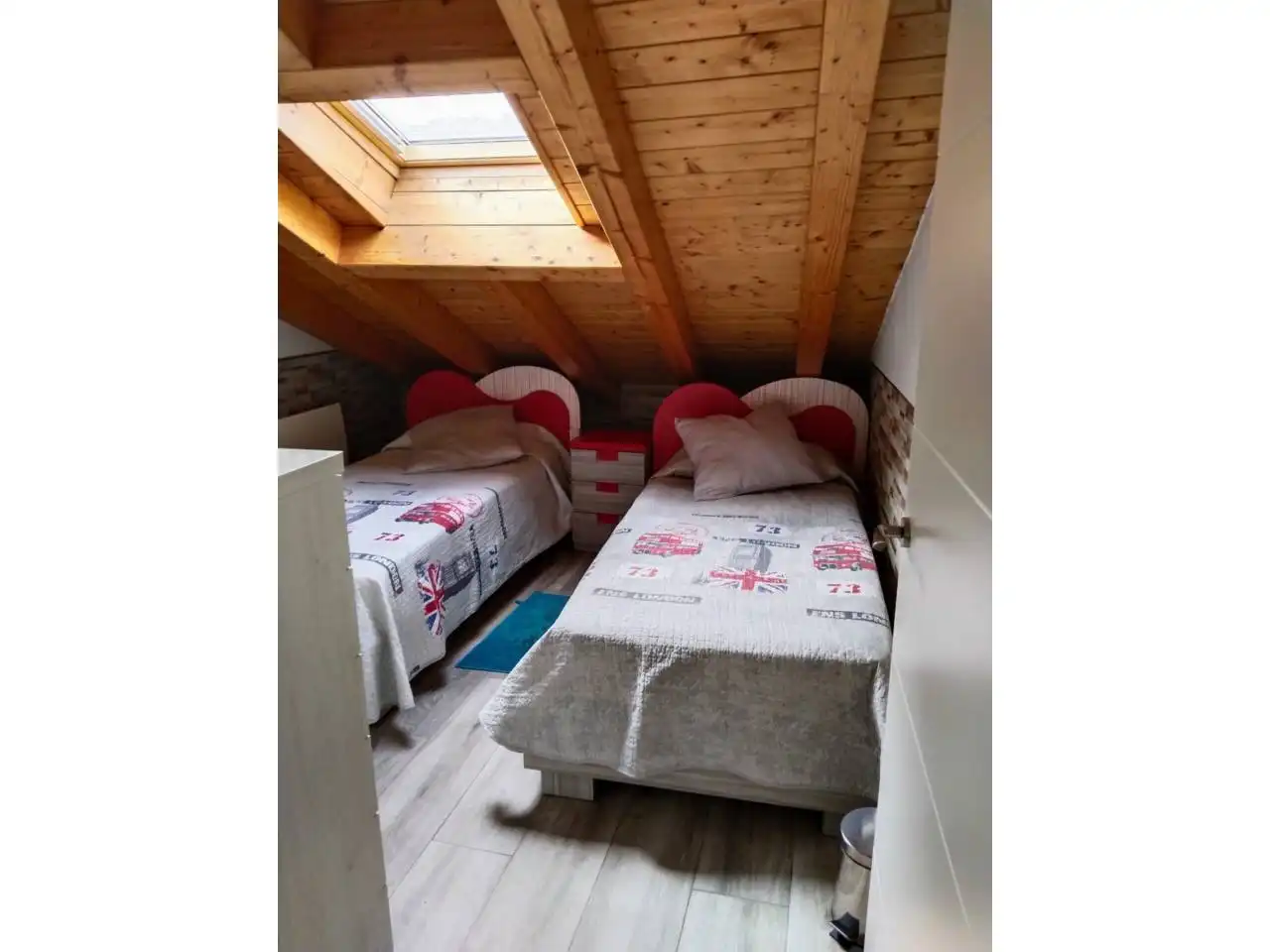 Dormitori de Apartament de lloguer en Burgos amb Calefacció, Parquet i Moblat