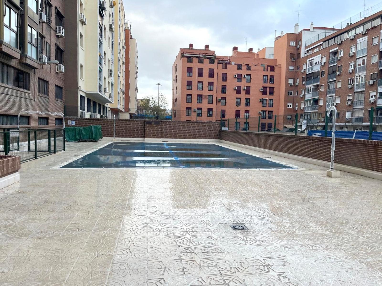 Piscina de Pis de lloguer en  Madrid Capital amb Aire condicionat, Calefacció i Parquet