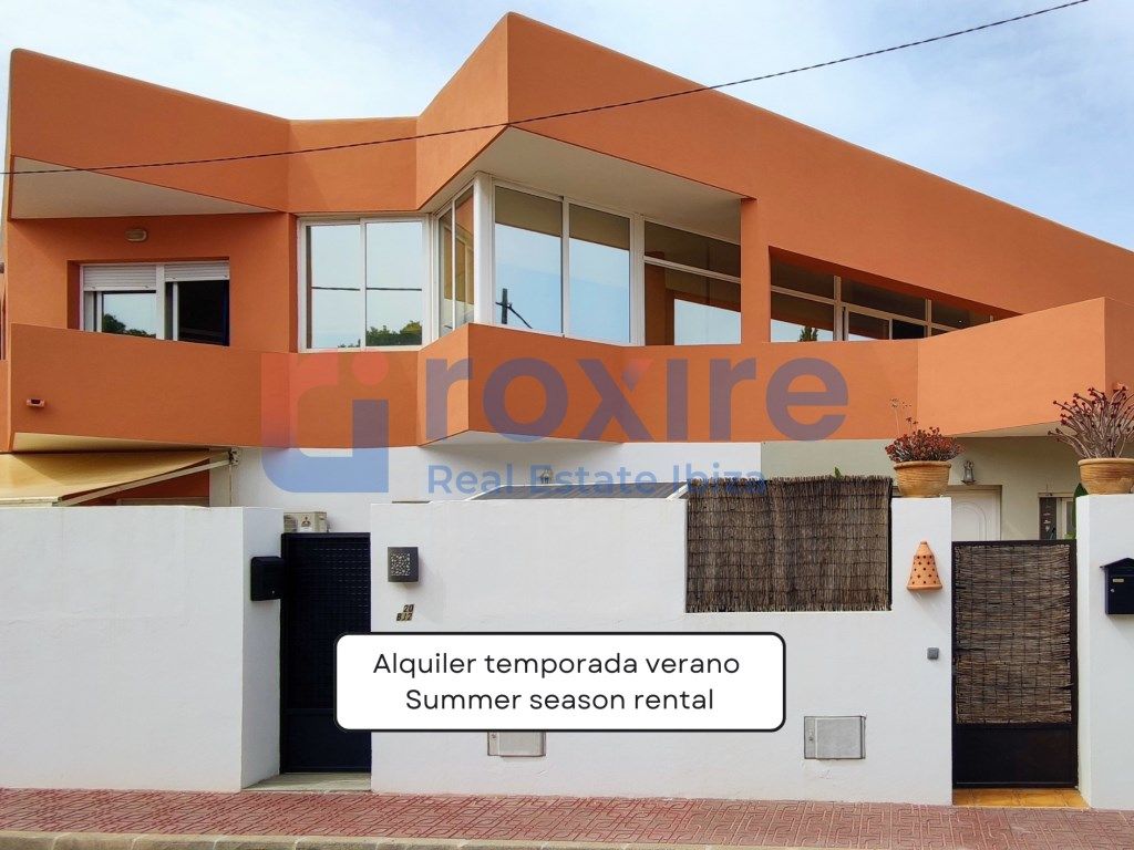 Vista exterior de Àtic de lloguer en Sant Antoni de Portmany amb Aire condicionat, Calefacció i Terrassa