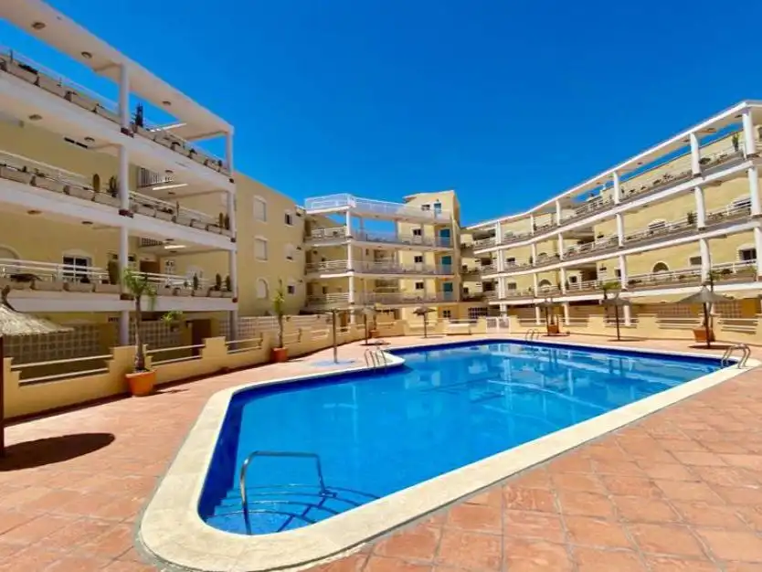 Pis de lloguer a Avenida de las Adelfas, 1, Campoamor
