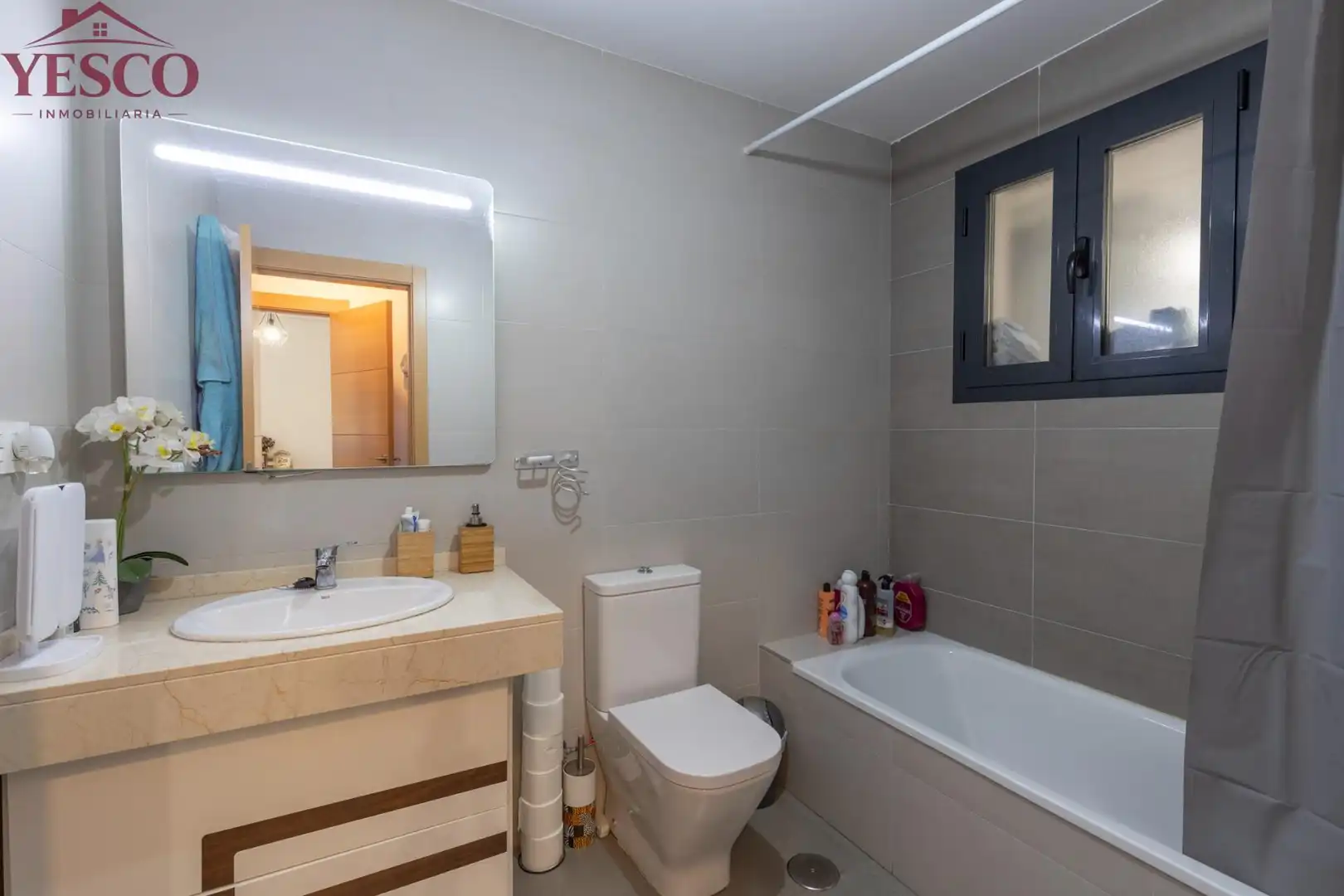 Badezimmer von Wohnung zum Verkauf in Churriana de la Vega mit Klimaanlage
