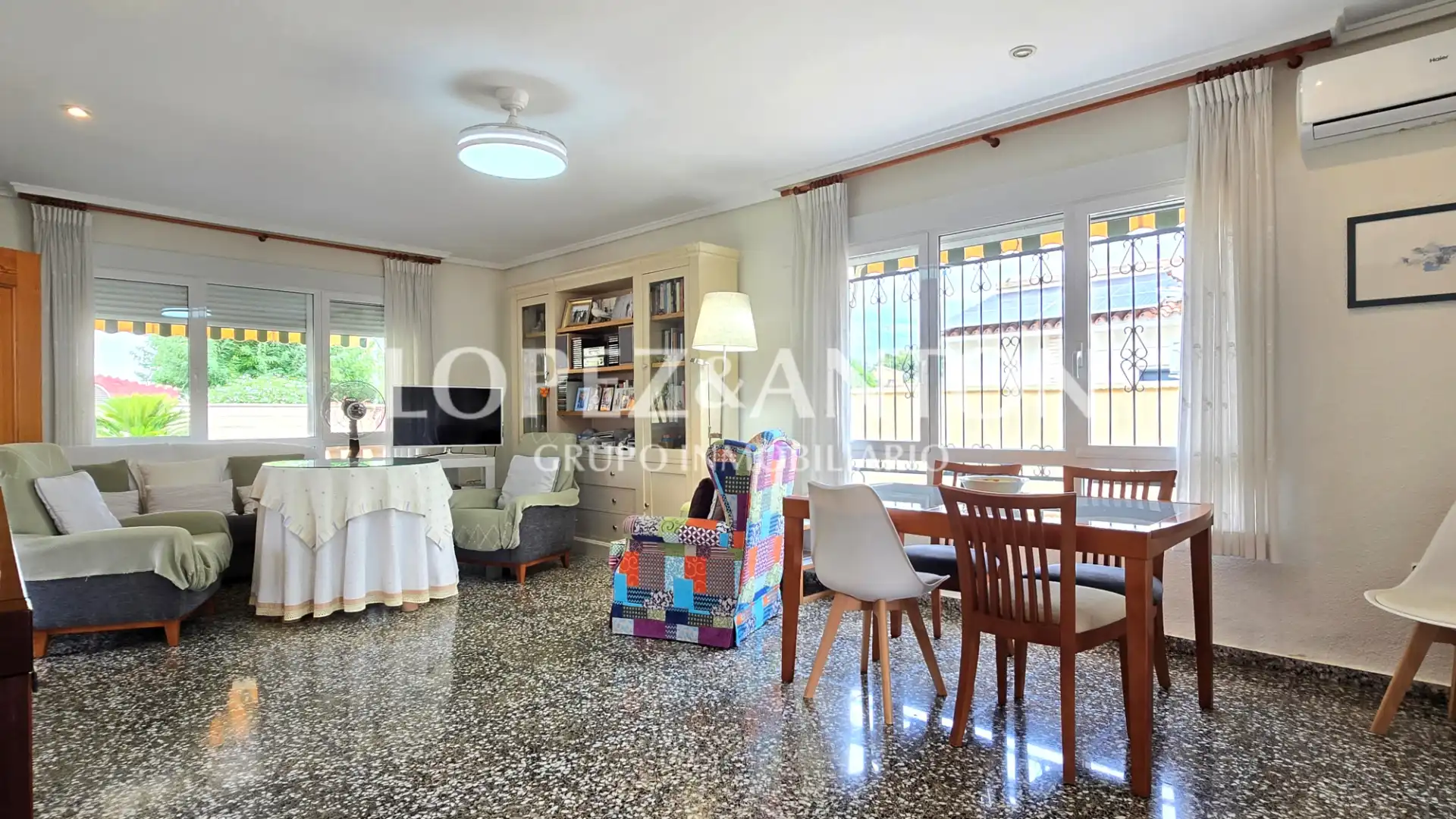Exterior view of Houses for sale in L'Eliana  with Air Conditioner, Private garden and Terrace