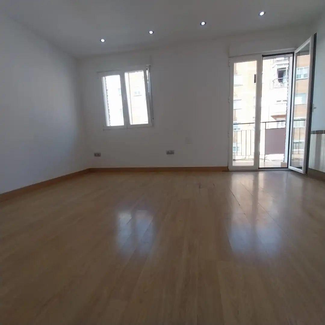Living room of Flat for sale in Valladolid  with Heating, Parquet flooring and Terrace
