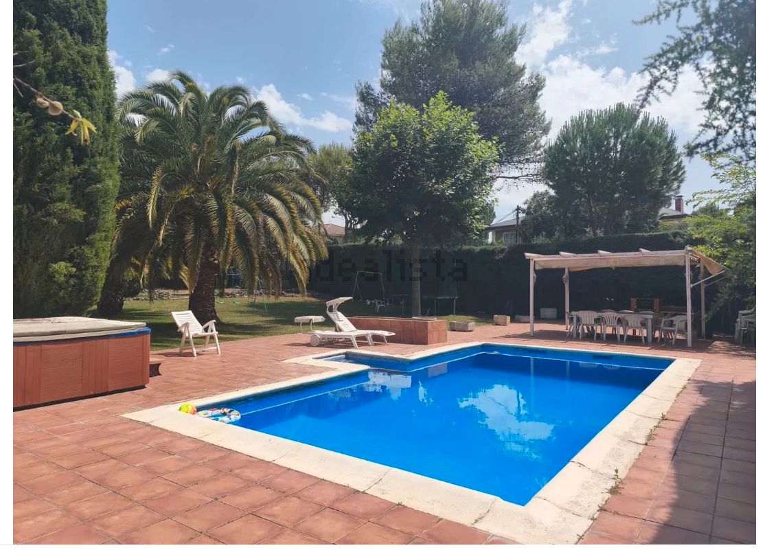Swimming pool of Flat to rent in Villaviciosa de Odón  with Heating, Oven and Washing machine