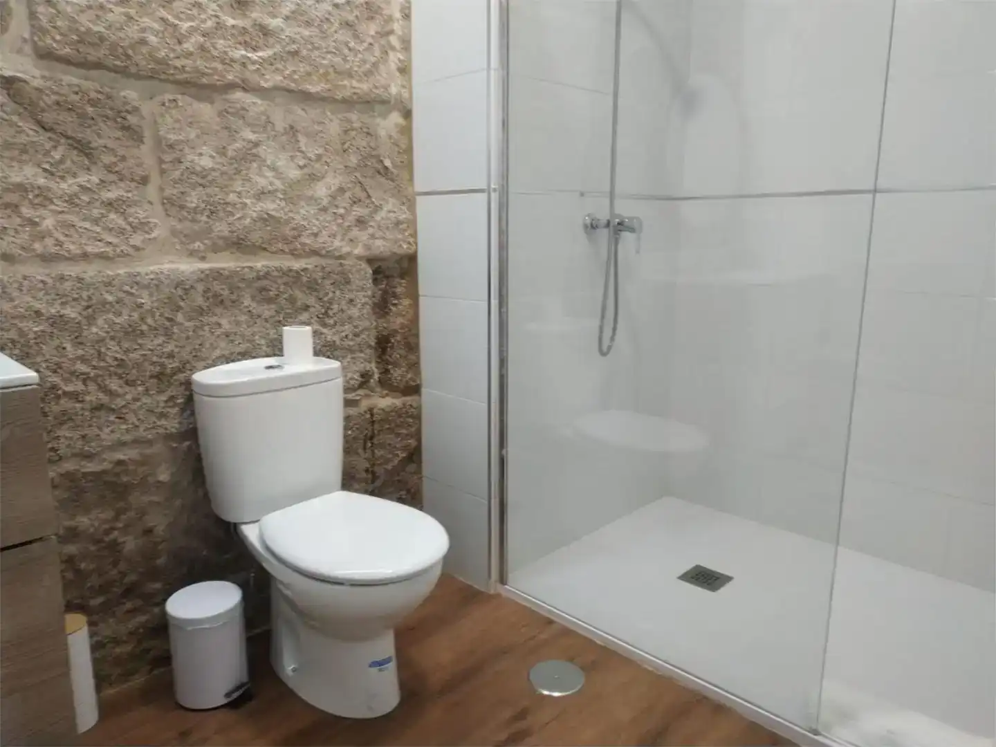 Bathroom of Apartments for rent in Vigo   with Furnished