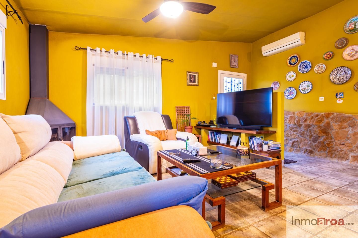 Sala d'estar de Casa o xalet en venda en L'Alcora amb Aire condicionat, Terrassa i Piscina