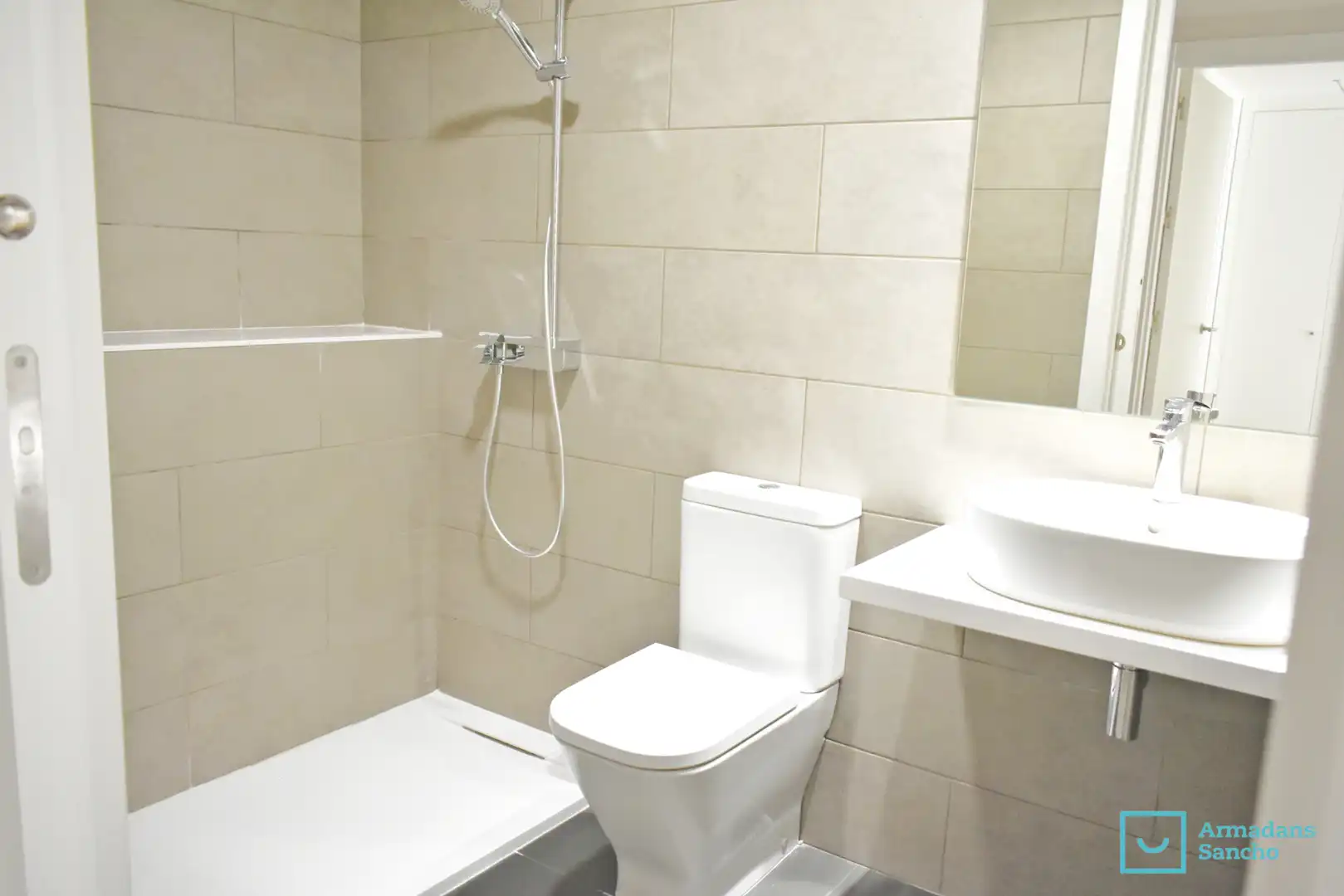 Baño de Piso de alquiler en Tiana con Terraza