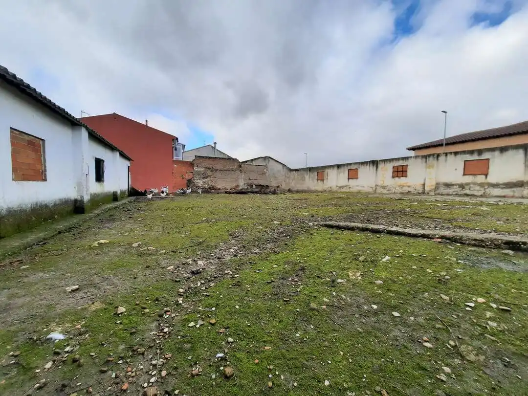 Fabrikhallen zum Verkauf in Maqueda