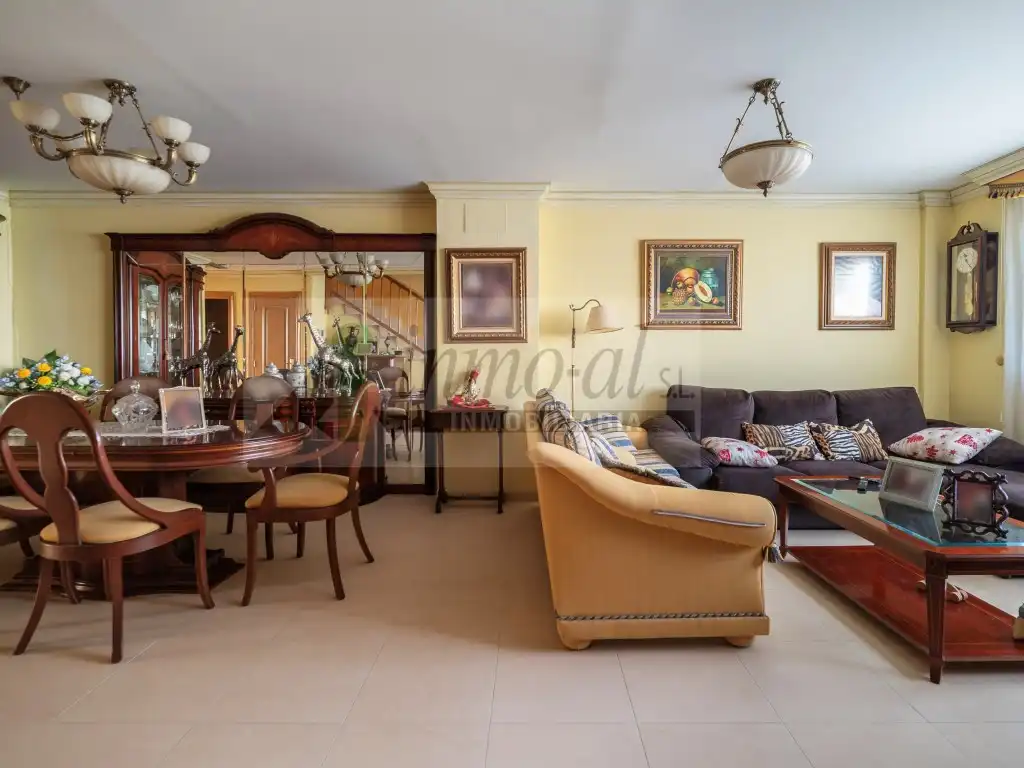 Sala d'estar de Casa adosada en venda en Almazora / Almassora amb Aire condicionat i Calefacció