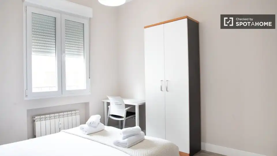 Bedroom of Flat for rent in Madrid  with Air Conditioner, Heating and Furnished
