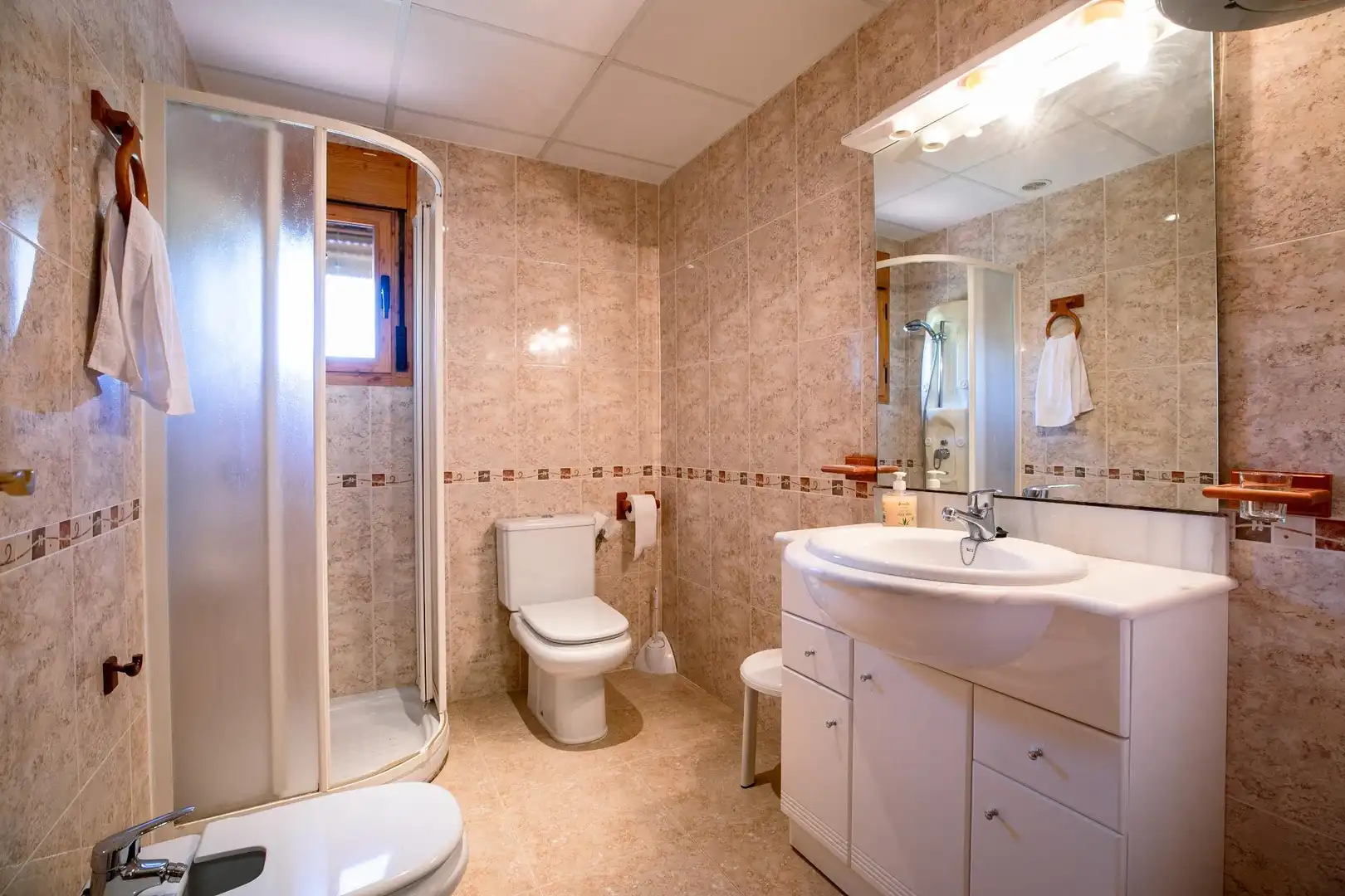 Badezimmer von Gebäude zum Verkauf in Puente la Reina de Jaca