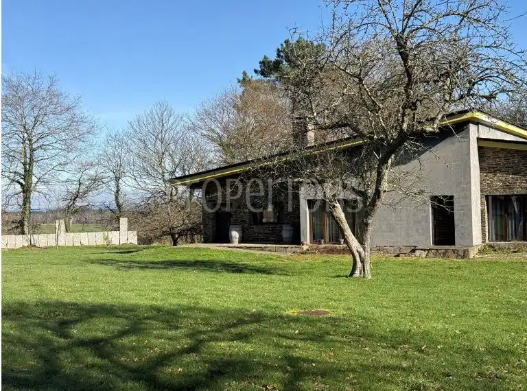Residential zum Verkauf in Friol