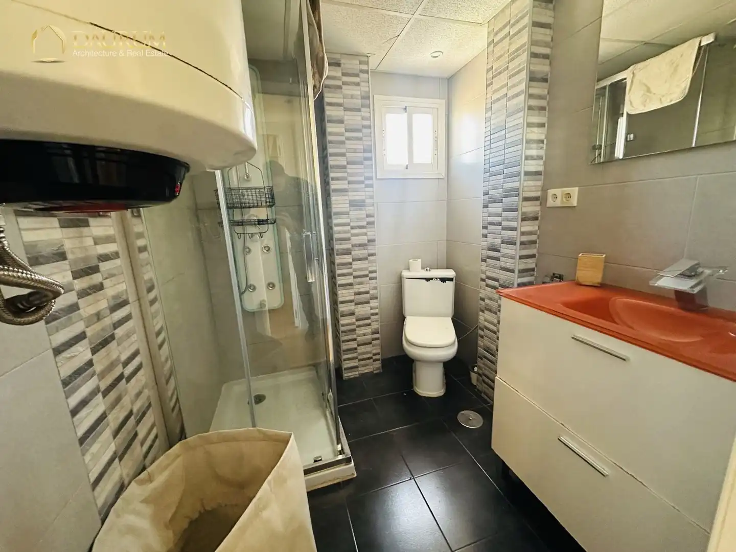 Baño de Piso en venta en Sevilla con Aire acondicionado
