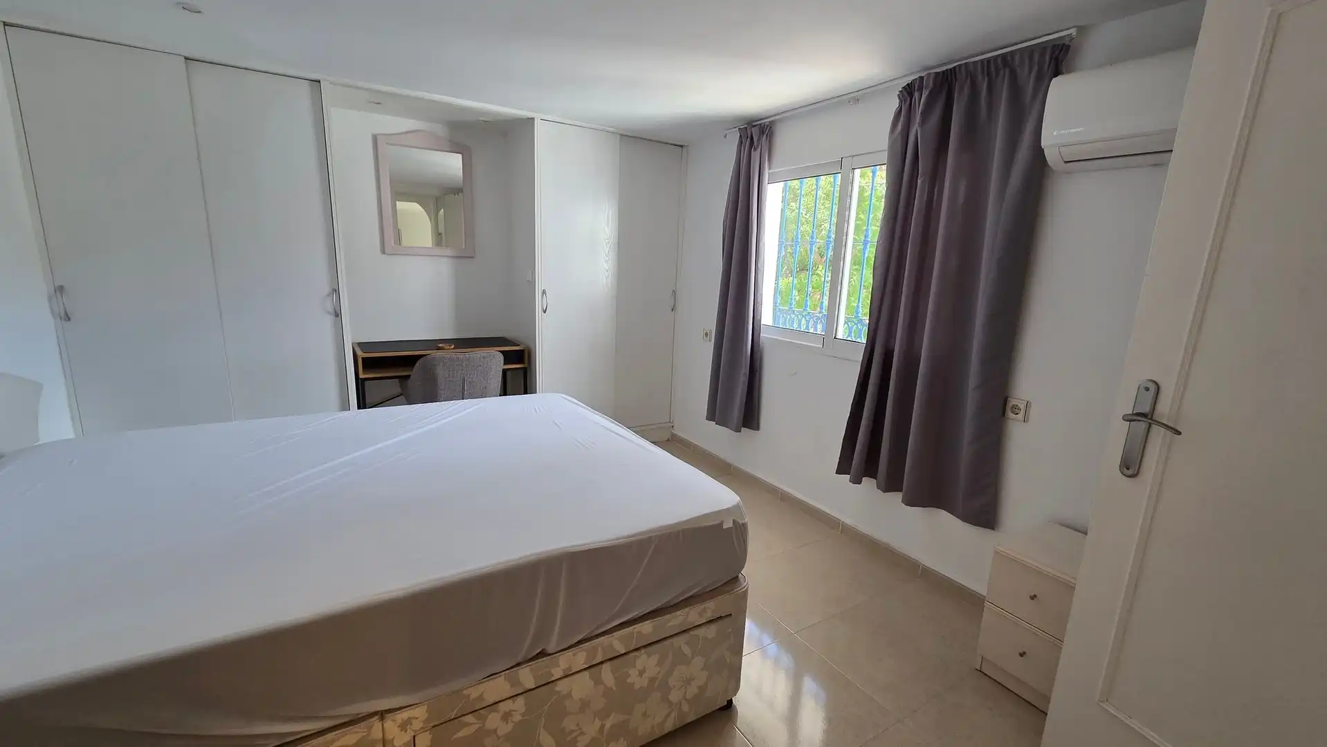 Dormitori de Casa o xalet de lloguer en Fuengirola amb Terrassa, Moblat i Balcó