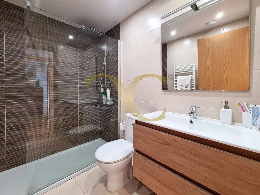 Baño de Piso en venta en Oviedo  con Calefacción, Terraza y Trastero
