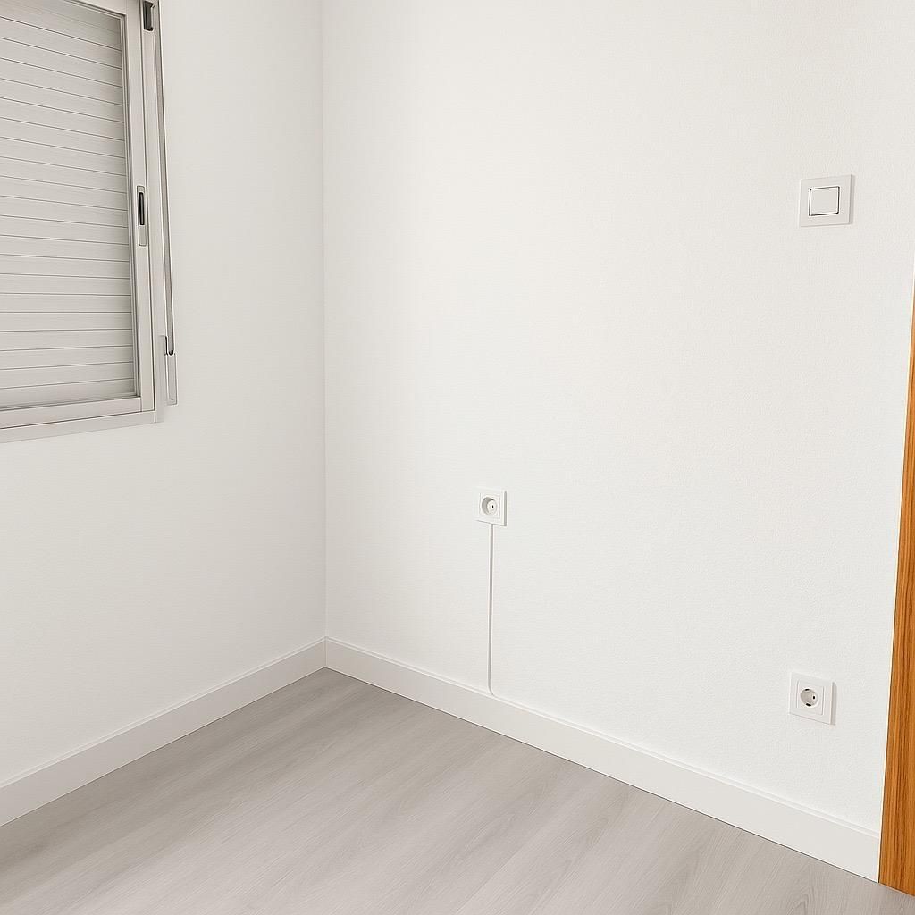 Dormitori de Pis en venda en  Almería Capital amb Parquet i Terrassa