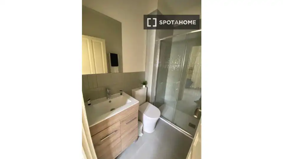 Baño de Piso de alquiler en Valencia con Aire acondicionado, Calefacción y Amueblado