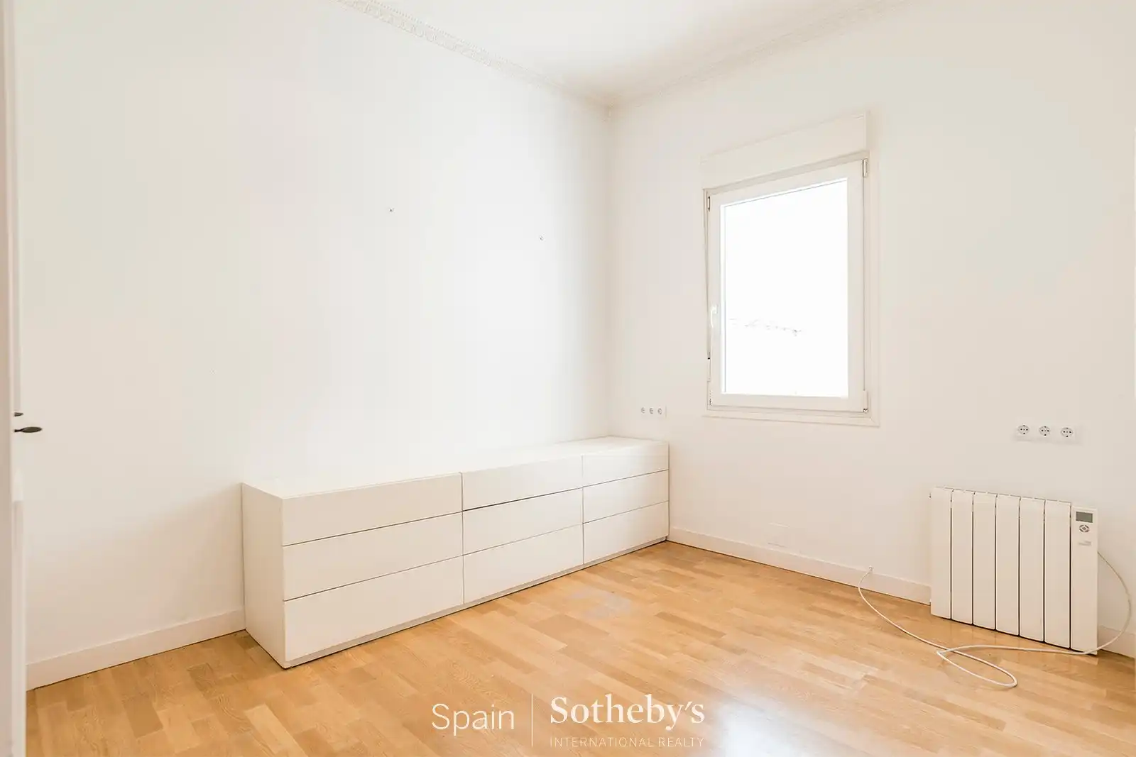 Dormitori de Apartament de lloguer en Madrid amb Aire condicionat i Calefacció