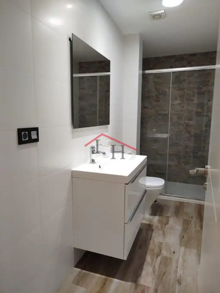 Baño de Piso en venta en León Capital  con Calefacción, Parquet y Terraza