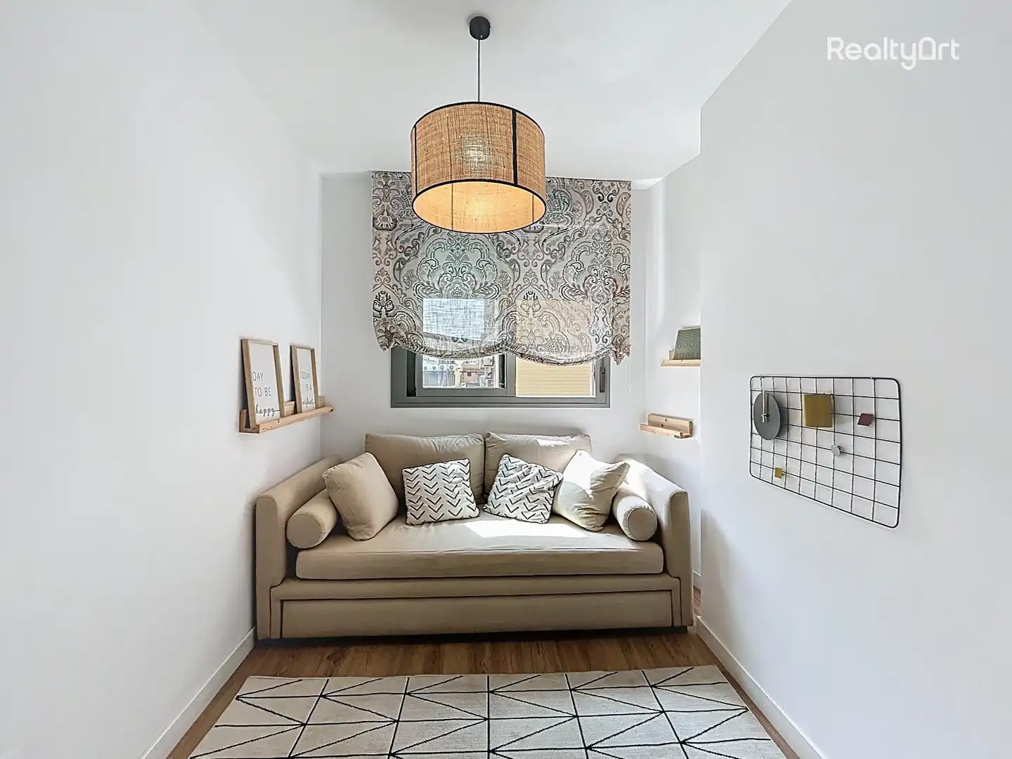Living room of Flat for sale in Sevilla  with Air Conditioner and Furnished