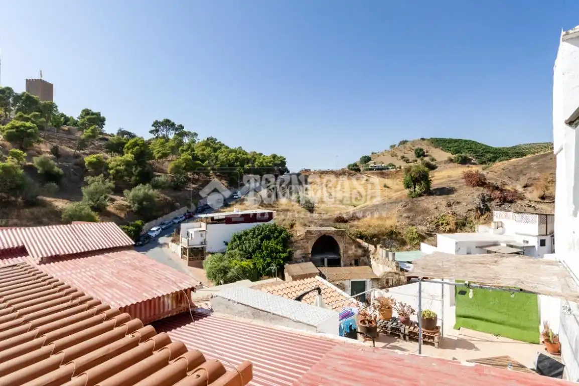 Vista exterior de Casa adosada en venda en Vélez-Málaga amb Aire condicionat i Terrassa