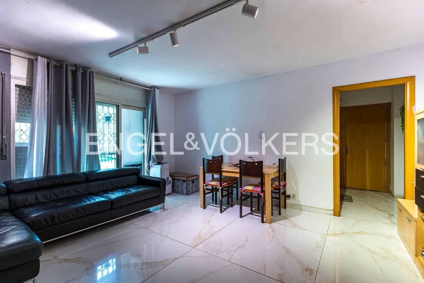 Piso en venta en El Prat de Llobregat con Calefacción, Parquet y Terraza