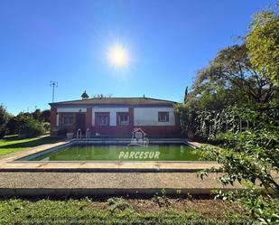 Vista exterior de Casa o xalet en venda en  Córdoba Capital amb Aire condicionat, Calefacció i Jardí privat