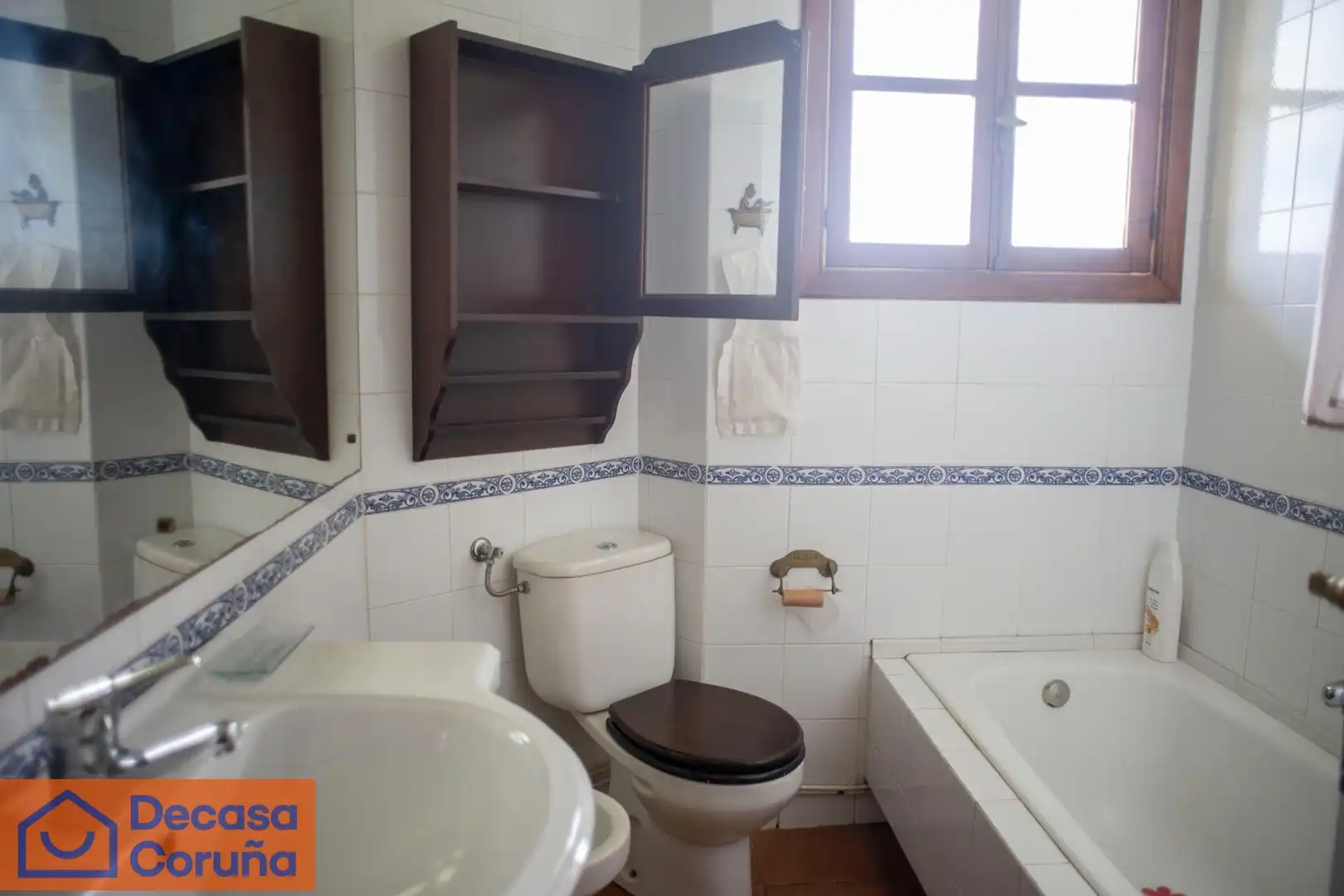 Baño de Casa o chalet en venta en Oleiros con Calefacción, Jardín privado y Terraza