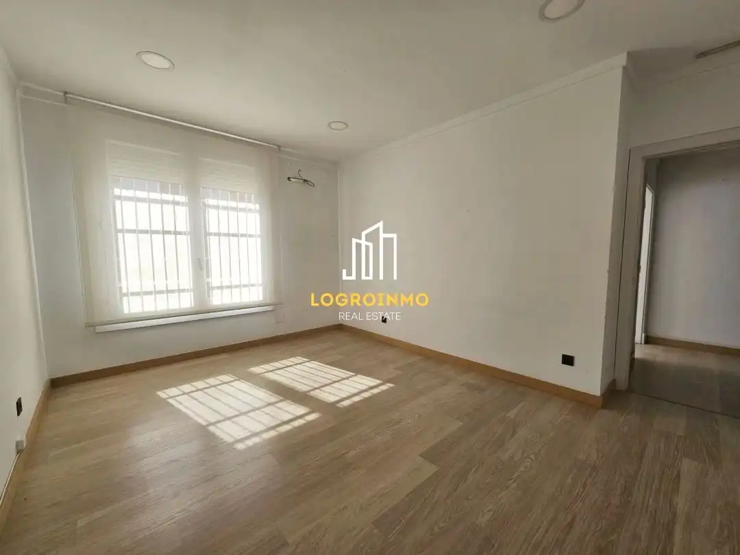 Flat for sale in  Logroño  with Air Conditioner, Heating and Storage room