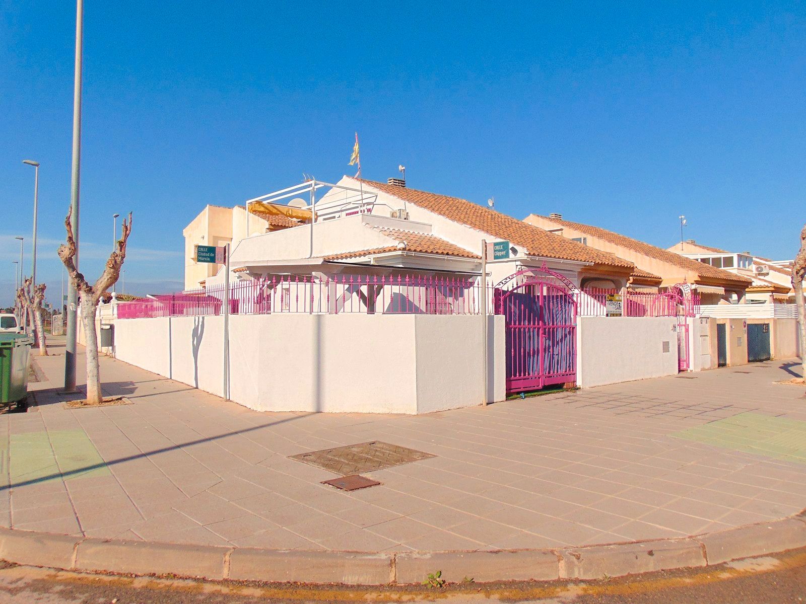 Exterior view of Single-family semi-detached for sale in Pilar de la Horadada  with Air Conditioner, Heating and Private garden