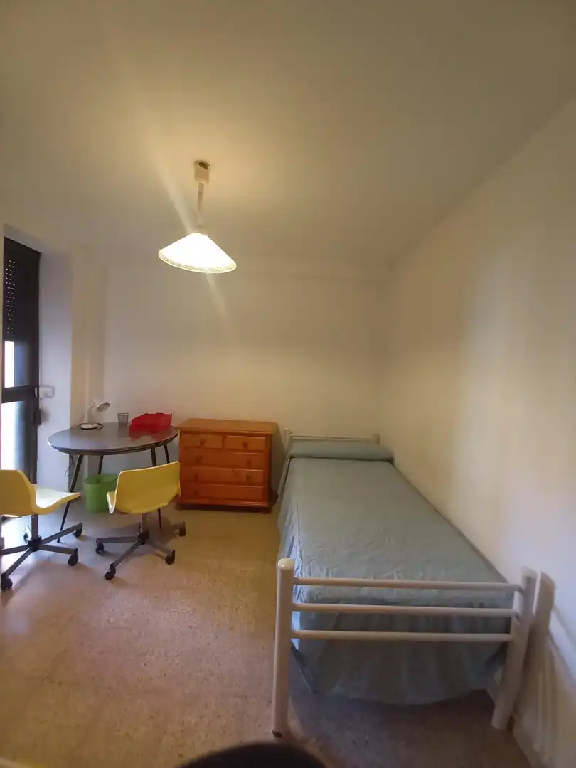 Habitación de Piso de alquiler en Córdoba con Aire acondicionado, Calefacción y Trastero