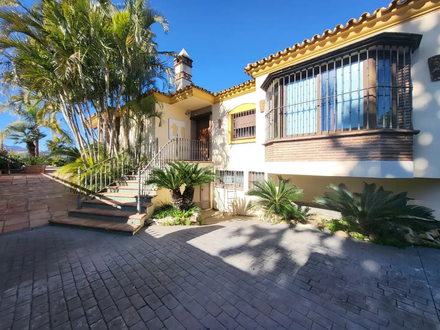 Vista exterior de Finca rústica en venda en Marbella amb Aire condicionat, Calefacció i Jardí privat