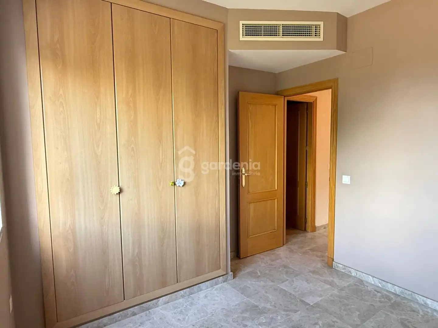 Habitación de Casa adosada en venta en Castilleja de la Cuesta con Aire acondicionado y Terraza