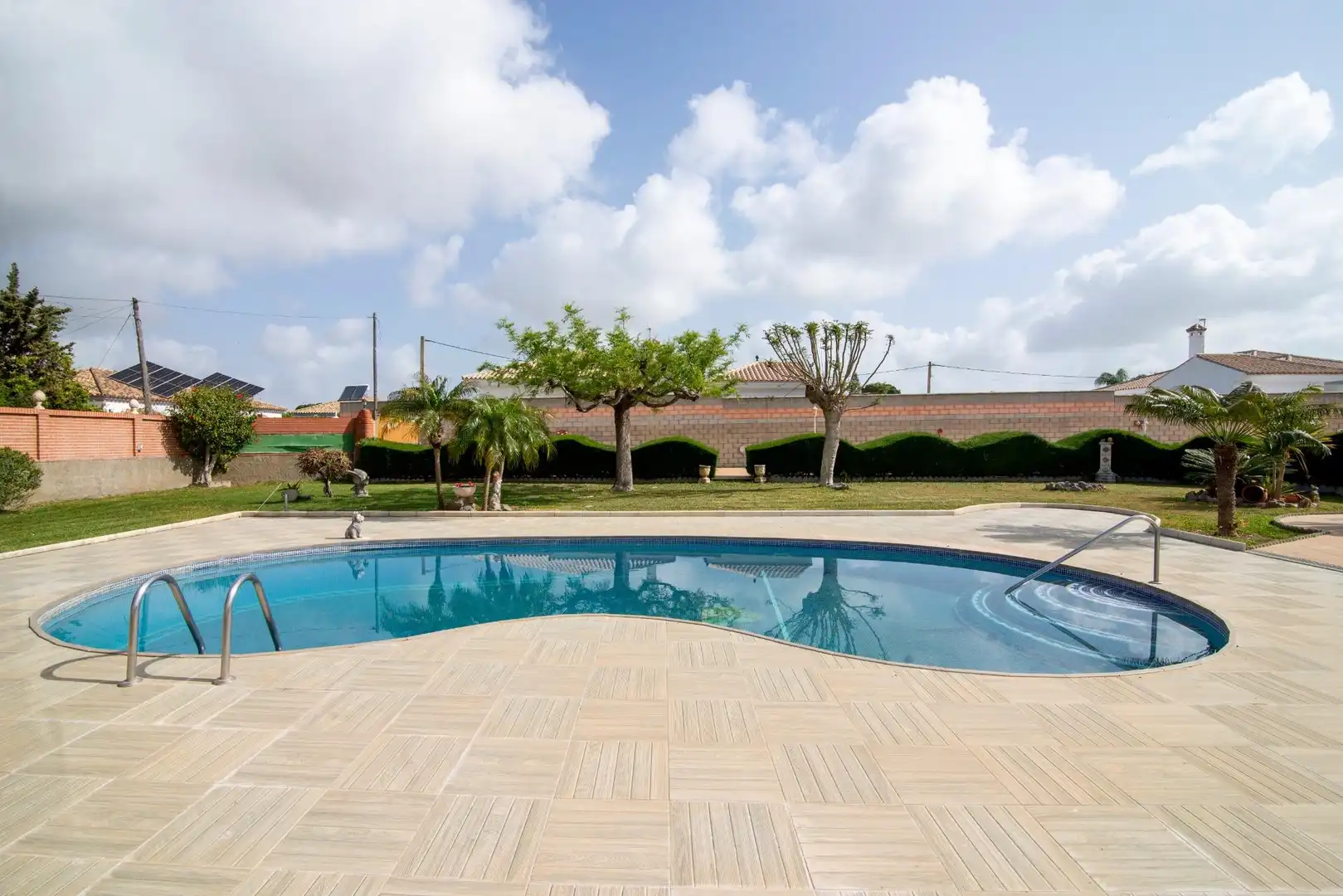 Piscina de Casa o chalet en venta en Chiclana de la Frontera con Aire acondicionado, Jardín privado y Trastero