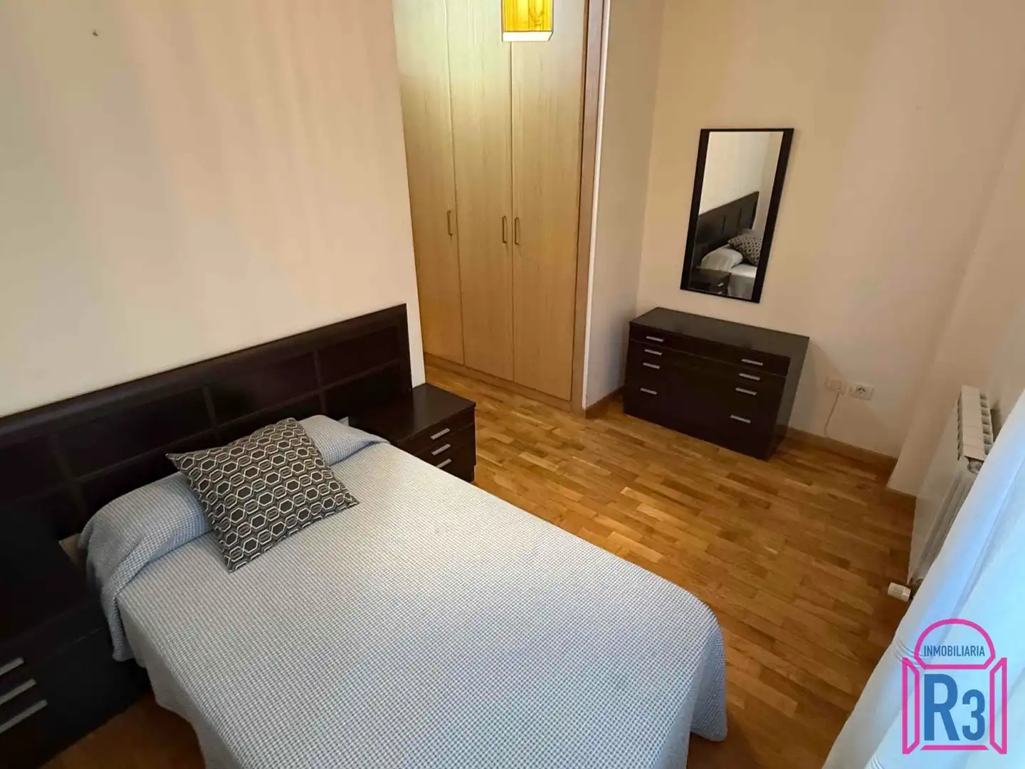 Habitación de Apartamento en venta en León Capital  con Calefacción, Terraza y Trastero