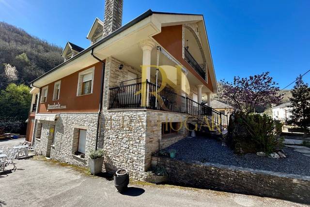 Casa-chalet en Venta en Carretera Antigua N-VI en Vega de Valcarce